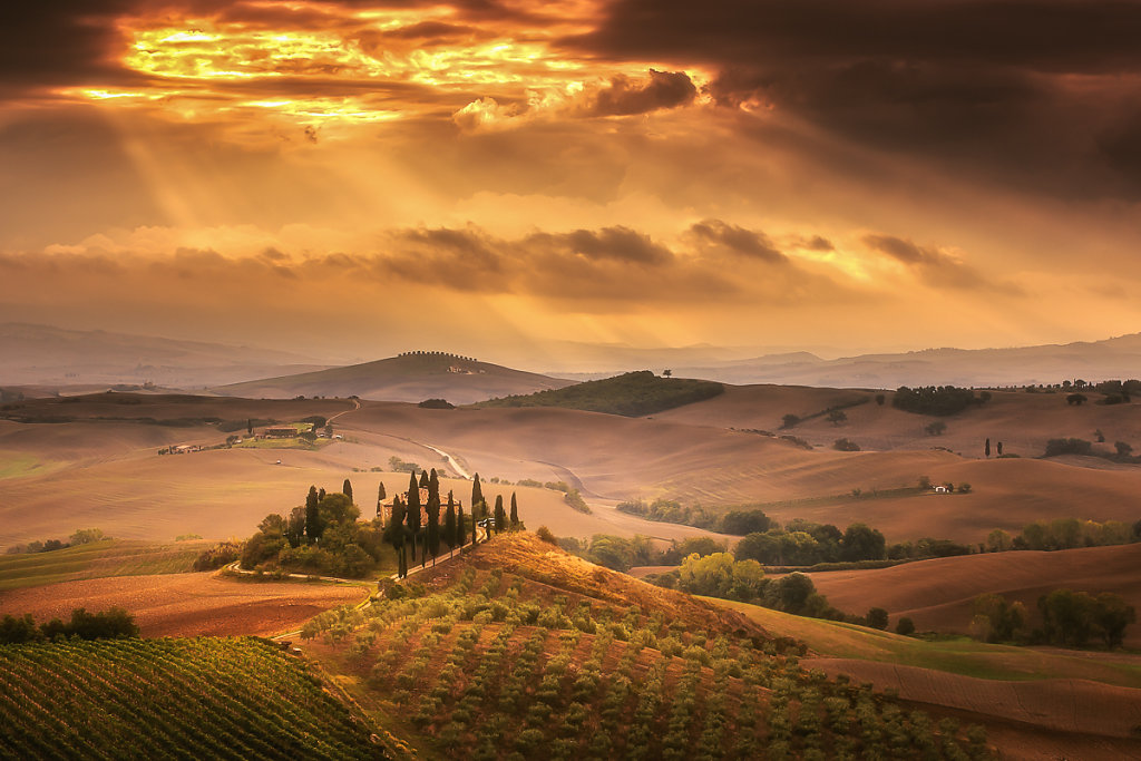 Tuscany-sunrise-Ryszard-Lomnicki-1200.jpg